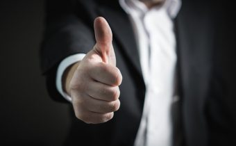 Motivieren Sie Ihre IT-Beschäftigten: Hören Sie auf mit niedrigen Grundlöhnen und zugesetzten Leistungsprämien; zahlen Sie gleich fair und angemessen; erhöhen Sie die Selbstbestimmtheit
